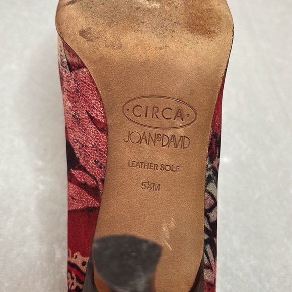 Circa Joan & David Pumps - Picture 5 of 6